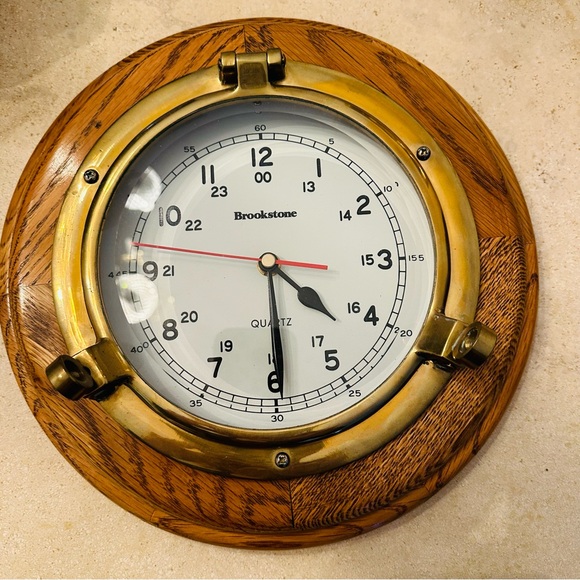 Wall Clock from Brookstone. Measures 11” . The gold frame of clock is 8” Quartz - Picture 1 of 7